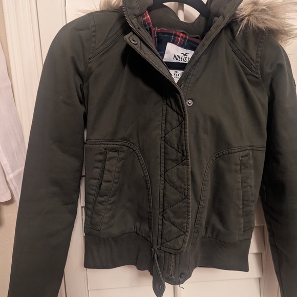 Hollister Army Green Jacket 🧥 New but no tag . Xs Quilted Plaid on Inside - Picture 3 of 6